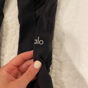 alo yoga leggs